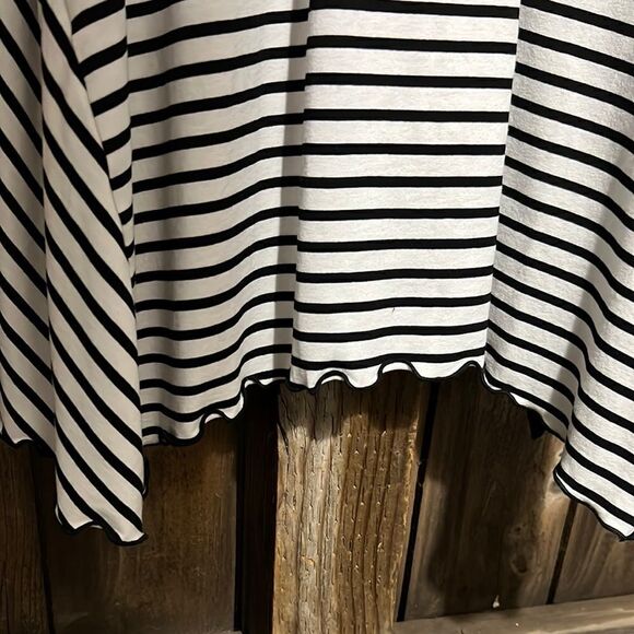 Chico’s vest duster striped black white pockets knit 0 XS/small FIRM on … - Picture 4 of 6